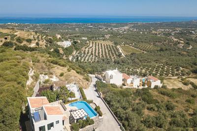 Keano Villa, with Pool & BBQ, Ping Pong, Playground, By ThinkVilla