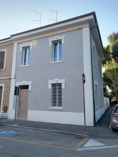 Esclusivo appartamento in villa al mare