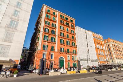 Parthenope's eye on the seafront by Napoliapartments