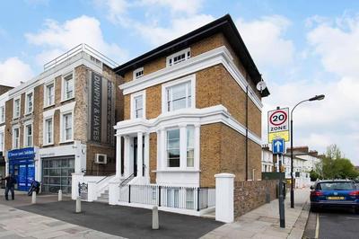 Recently redecorated bright and spacious 1BR flat in West London