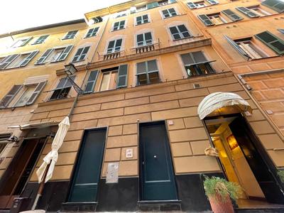 RAPALLO centro storico a due passi dal mare con ascensore