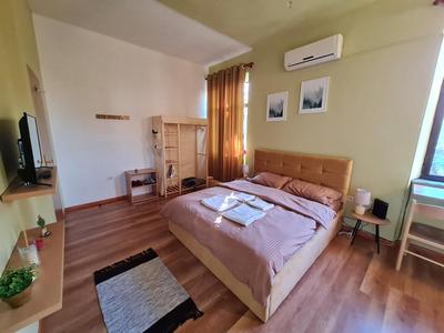Ex-Block District charming studio apartment with treeish sorrounding view!