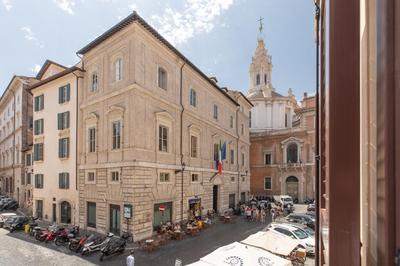 iFlat Navona Bright Studio