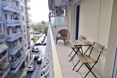 Zennova #4 Vintage City Center Apt