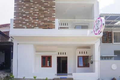 RedDoorz Plus @ Karangploso