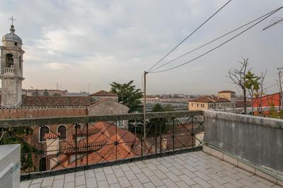 Venice Lance with Lift, 2 minutes walk from the train station