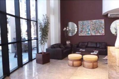 Suíte luxo com tela de cinema no América Towers Studio Residence