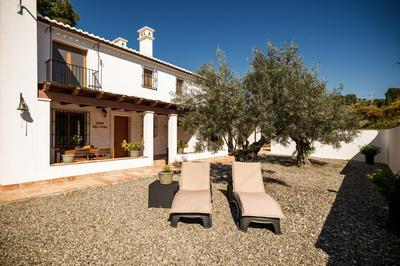 Casa del Pino by Rosas Cantares