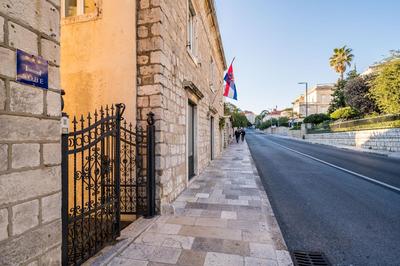 Deluxe Rooms with a terrace view at Old City Gate