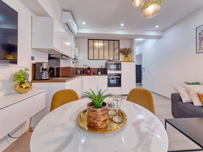 Chic & Cosy appartment in hyper center, PARKING free & air conditioned & wifi