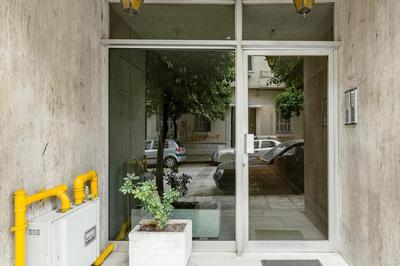 Koukaki Studio with a Sunny Balcony, near the Acropolis