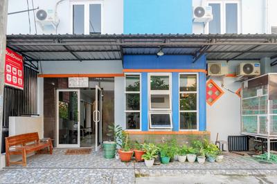 RedDoorz near Jalan Adi Sucipto Solo