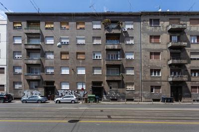 Sunny 2BDR Apartment with a Balcony