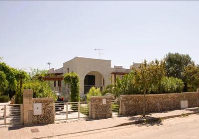 Otranto: independent villa in an elegant residential area, 550m from the sea