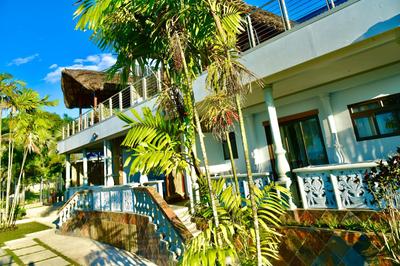 La Petite Maison and Sea Splash