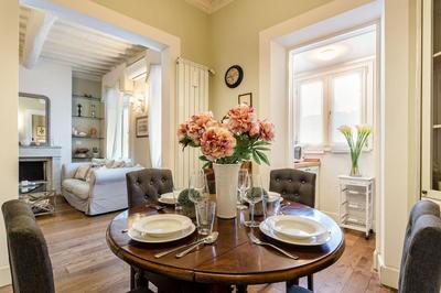 Casa Raffa, 2 Bedrooms 2 Bathrooms Romantic Apartment with Terrace and Parking in Lucca