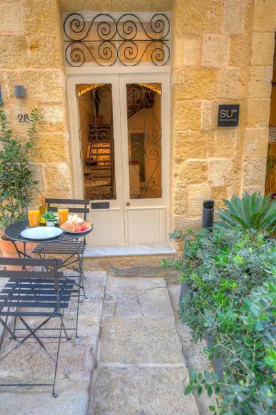 Cute and modern duplex apartment in ideal location RCAS1-1