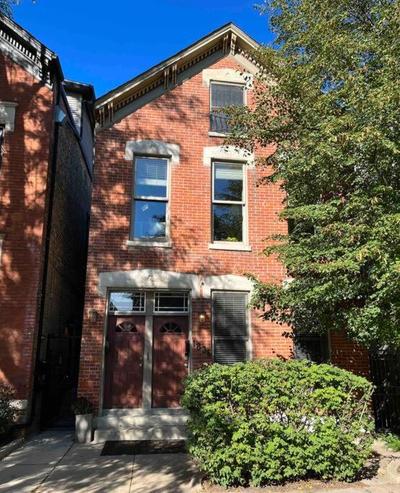 Trendy West Town Flat - 2 bed / 1.5 bath w parking