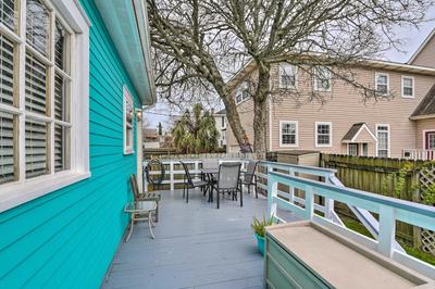 Galveston ‘Blue Bungalow’ - Walk to Beach!