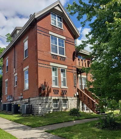 Spacious Industrial split level with a Balcony