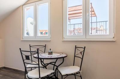 Elegant Residence Rooms & Apartments