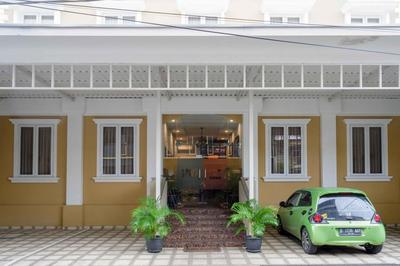 Sans Hotel Empress Simpang Lima