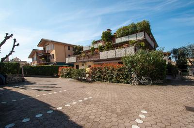Elena Apartment - Free Secure Parking - Center - Pool - View Lake