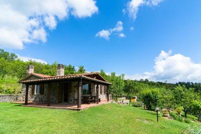 Podere Mezzavia by VacaVilla
