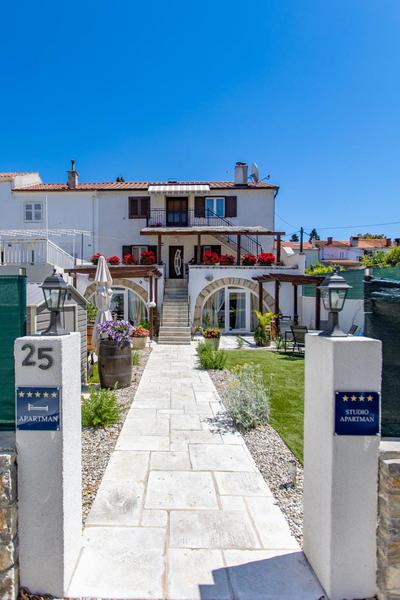 Apartments Mikulin Family
