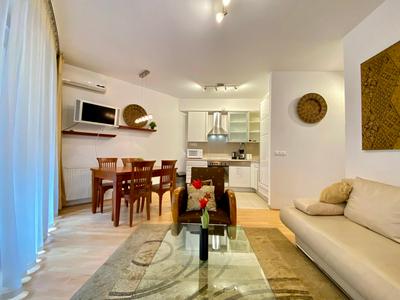 Downtown Vibe Vizz II apts w private balcony