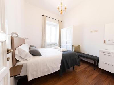 The Best Rent - Three-bedroom apartment close to Colosseo