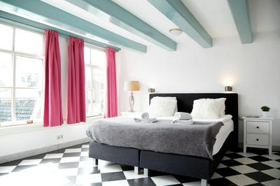 Modern Canal House Loft - City Center