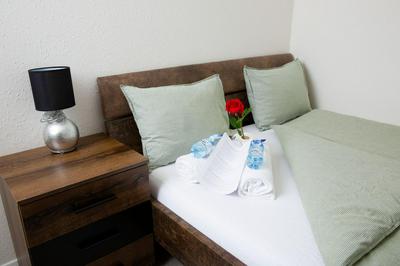 RUSTICO INN - SIMPLE ROOMS -- OLMA Messen & Autobahn 1 Min, HSG 6 Min, Spital 7min, günstige Parkplätze