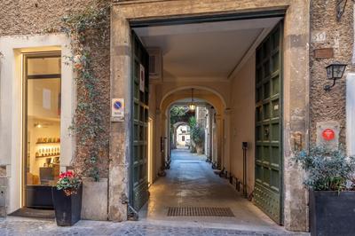 Spanish Steps Victoria Apartment