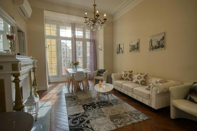 Prestige Designer Apartment, Super Central