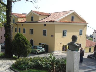 Apartments Villa Kastav in Old town center with sea view and parking