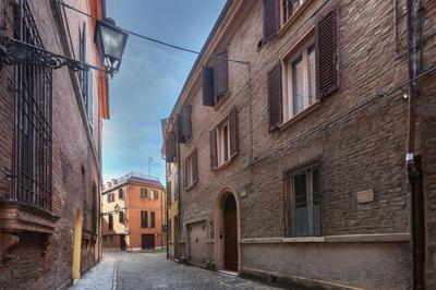 Central Ferrara Apartment