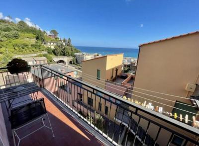 2-bedroom sunny sea view with balcony, La Casa Di Christine