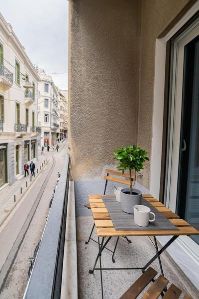 A13 Pristine & Sunny 30m2 flat near Syntagma sq