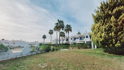 3 bedroom apartment in Oura Albufeira with amazing pool at walking distance to beach, strip and old town, WIFI and AC, private condo