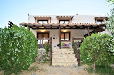 Villas and apartments on a private farm, only 1 km away from the beach!