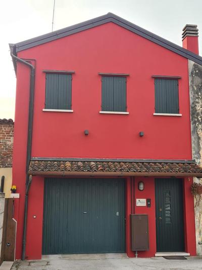 Novalesi Red House