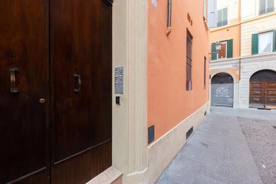 Garisenda, Bologna by Short Holidays