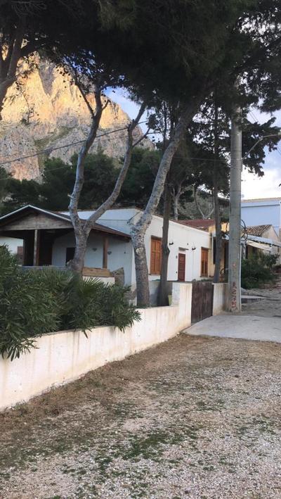 CASA CON VERANDE SUL MARE a 2 MINUTI A PIEDI DALLA SPIAGGIA
