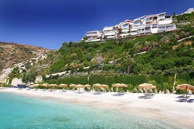 Suite Fleria with private beach
