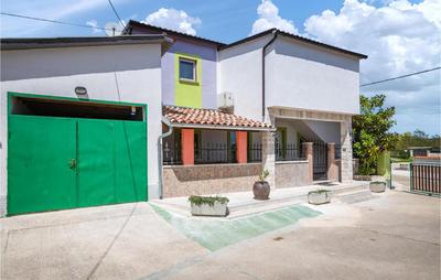 Three-Bedroom Holiday Home 0 In Zminj