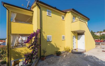 Two-Bedroom Apartment In Rogoznica