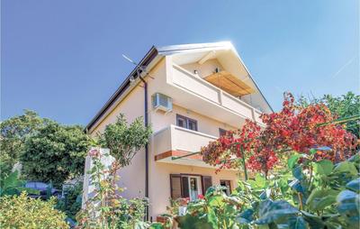 Awesome Apartment In Supetarska Draga