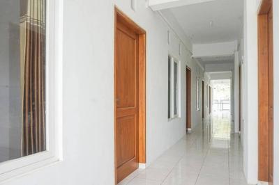 RedDoorz Plus near Taman Rekreasi Selecta 2