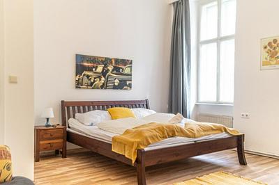 Modern 4BR Apartment near Wiener Stadthalle